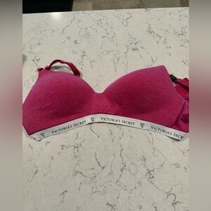 Victoria secret t-shirt bra
